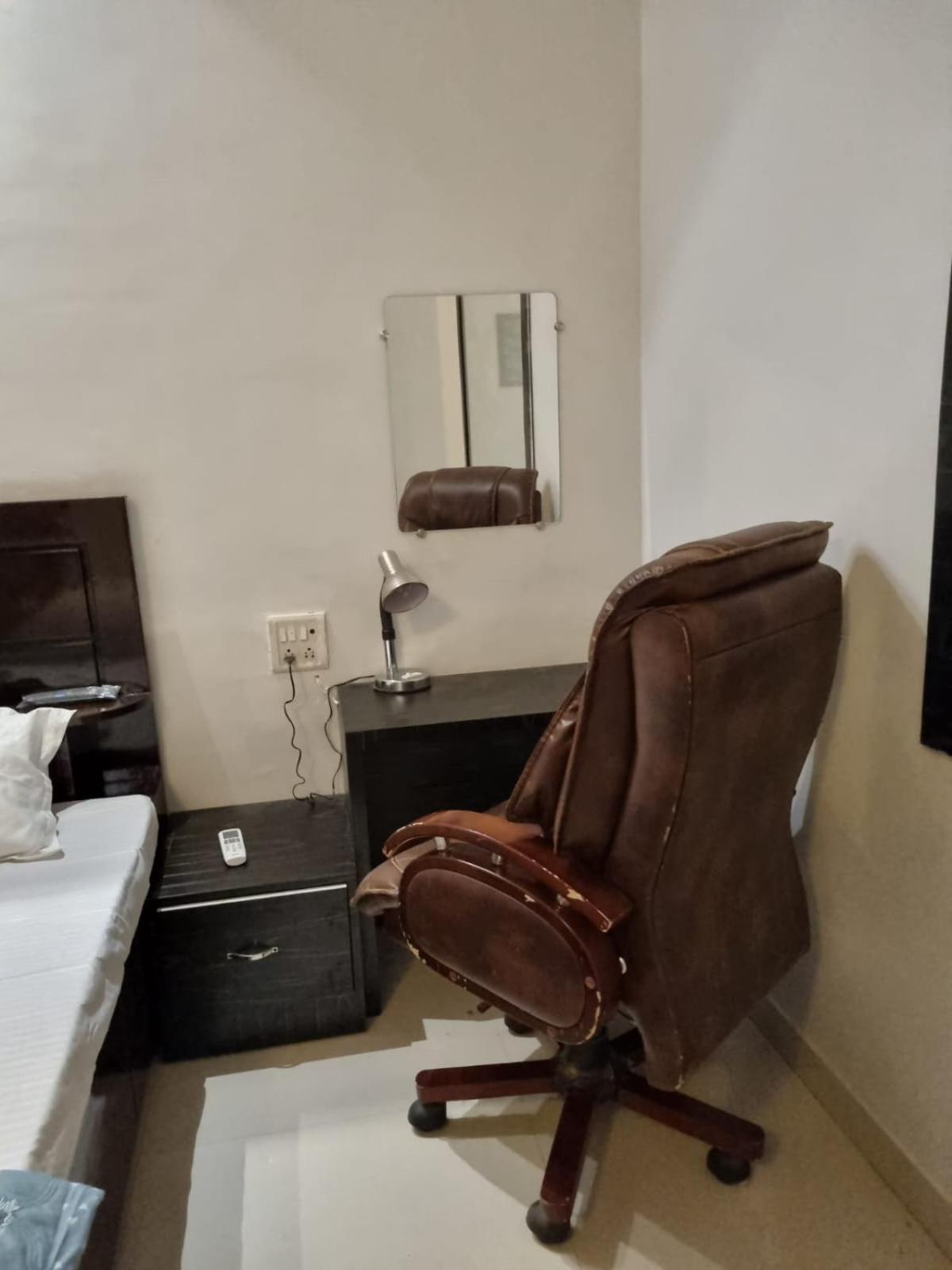 Leela Homestay Jabalpur - Lily - 2 Bhk Luxury Appartment Exteriér fotografie